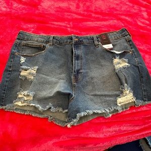 No boundaries size 21 shorts